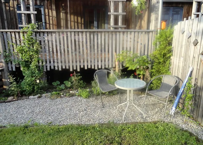 Holzhaus Mit Gruener Aussicht Zum Erholen